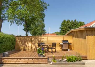 flot brunimprægneret terrasse